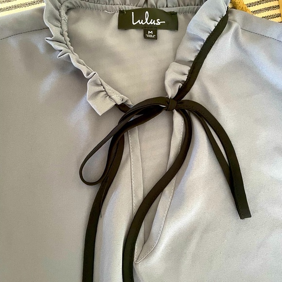 Lulu’s long sleeve blouse - Picture 2 of 3